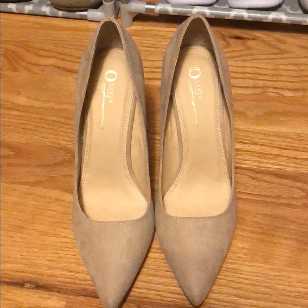 Lightly used nude heels - Picture 2 of 3